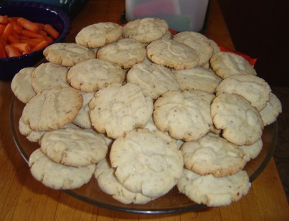 vegan maple-pecan cookies